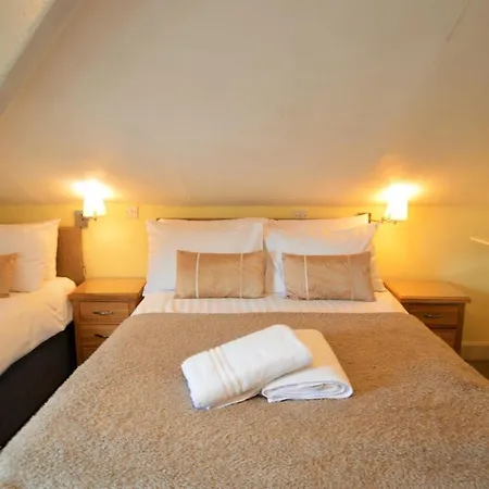 Seasons Bed & Breakfast 4*